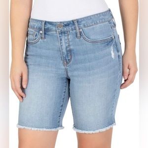 Seven Sunset Bermudas‎